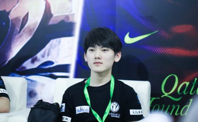 Hope谈斯莫德热度下滑：前期比较弱 对手会逼团让他发挥不了作用