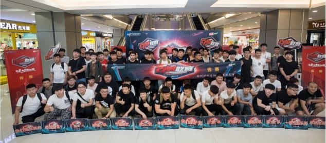 LetMe 说： Invictus Gaming 不能输给 Royal Never Give Up 。如果他们输掉比赛，他们就只能回家自爆！